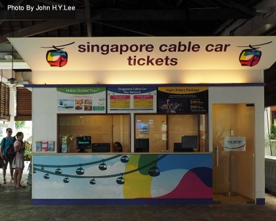 028 - Cable Car Queue.jpg