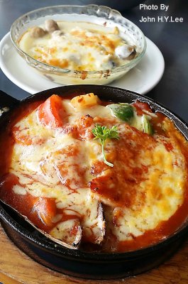 Cheese Baked Seafood Rice and Mushrooms.jpg