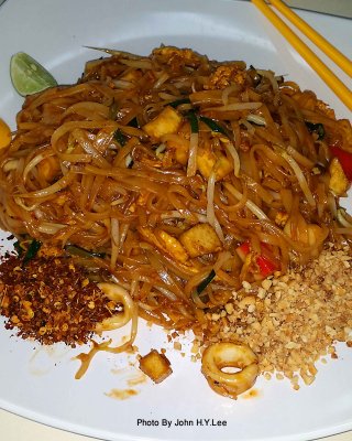 Thai Seafood Fried Noodles.jpg