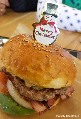 078 - Christmas Burger.jpg