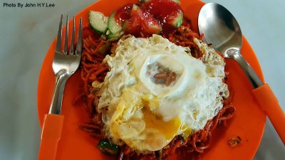 Mee Goreng Topped With Egg.jpg