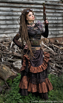 Steampunk and her gun 2