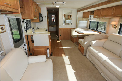 2002 Winnebago Itasca Suncruiser 35U for Sale