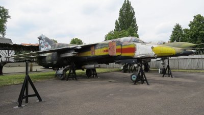 9825 Mikojan-Gurjevic MiG-23BN (Flogger H) [0393219825]