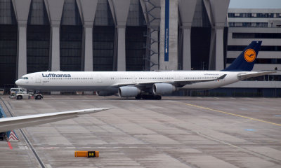 A super looong Lufthansa A340-600
