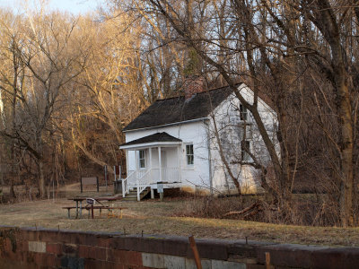 Feb 2nd - Lockhouse for lock 8 before the sun is up