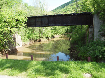 Sideling Creek and the abandoned WMRT bridge