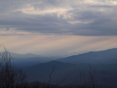 Beams of light and cloud patterns