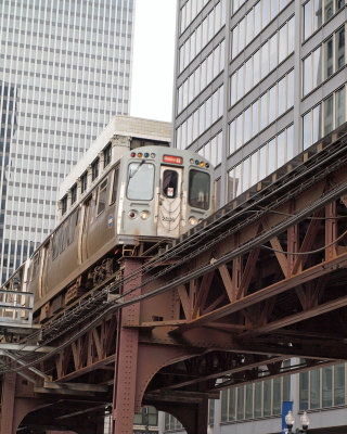 Elevated train on the Chicago loop