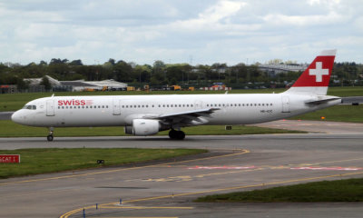 Swiss A321-111 at Dublin