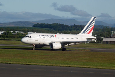 Air France A318-111 arrival at Glasgow