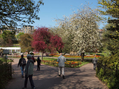 Entering Princes Street Garden from the Castle side