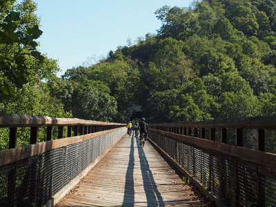 Getting on the high bridge before the Pinkerton Tunnel