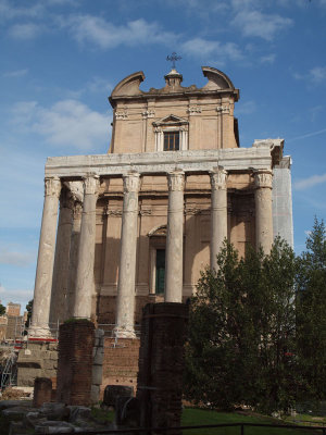 Temple of Antonius and Faustina at the Forum, Roma