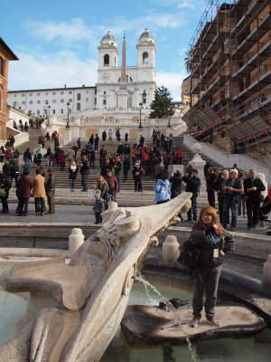 Our tour guide on the fountain at the Spanish Steps