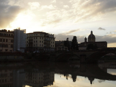 Across the Arno at sunset in Firenze