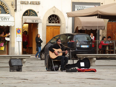 Entertainment on the Piazza Piazza di Santa Corce in Florence