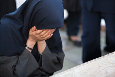 Woman praying - Shiraz