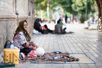 Woman waiting - Esfahan