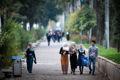 Friends walking - Dushanbe