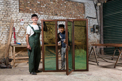 Carpenter with window frame - Hisor