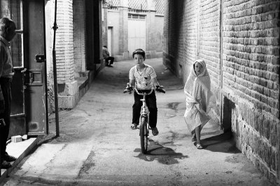 Children in alley - Shiraz