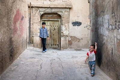 Boys in alley - Shiraz