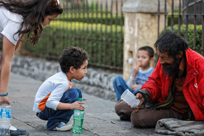 Children see the beggar
