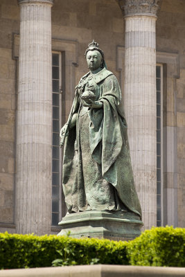 Queen Victoria statue