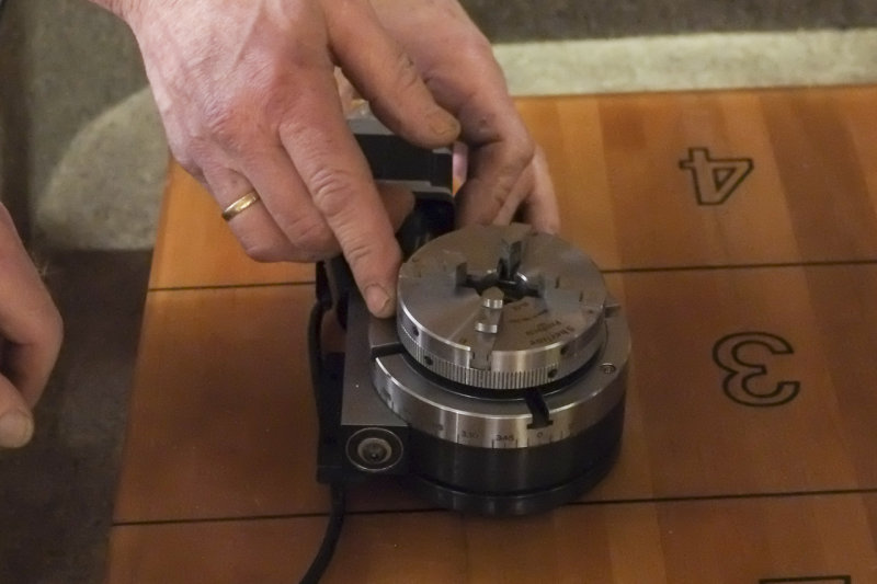 Et slik apparat brukes i en metallfres, typisk for  dele en sirkel i N deler