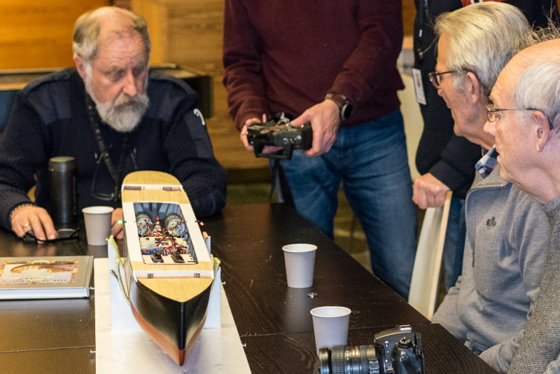Radiostyringen p Titanic blir demonstrert