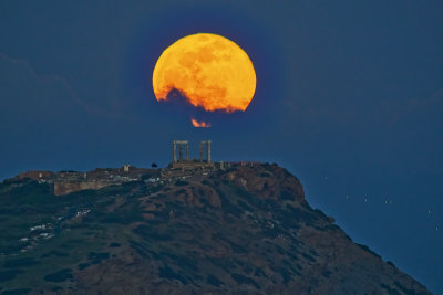 Fullmoon at Cape Sounio