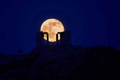 Moonrise in the Temple of Poseidon
