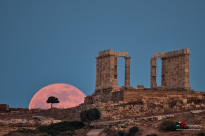 Fullmoon at Cape Sounio