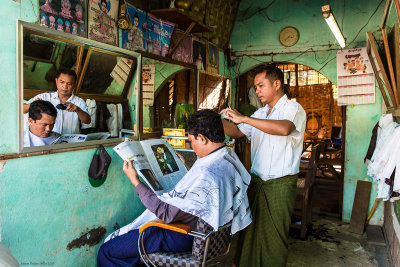 The Barber Shop in Old Bagan (6923)