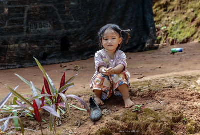Little Hmong Girl Outside Her Home (6246)