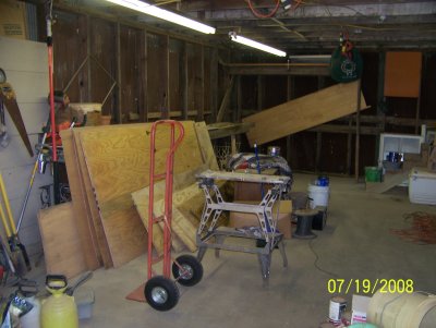 cleaning out & organizing the barn 001.JPG