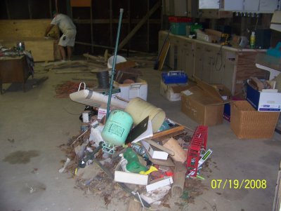 cleaning out & organizing the barn 004.JPG