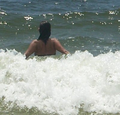 Teresa heads to the waves.JPG