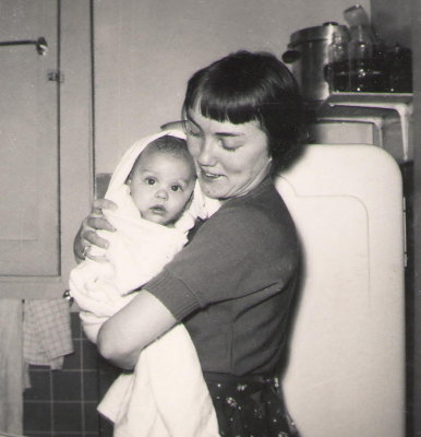 Baby Miriam with mother Gwenn (1955) 