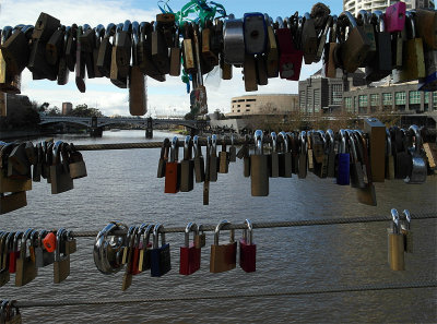 The worldwide phenomenon of locking padlocks onto bridges to signify the love between couples has made its way to Southbank.