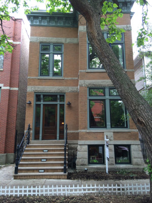 Leavitt St north of Churchill St. Former two-flat converted to signal family.