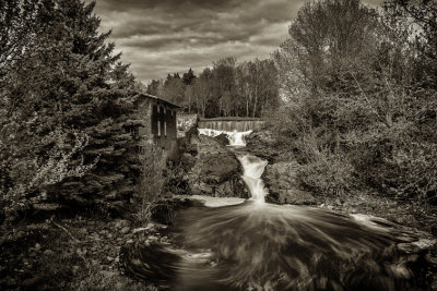 SUR LA MÊME RIVIÈRE, UNE AUTRE CHUTE ET SON MOULIN (ST-PASCAL), LE MOULIN LAJOIE