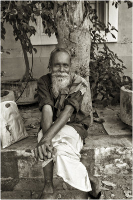 PONDICHERY, UN HOMME DANS LA RUE