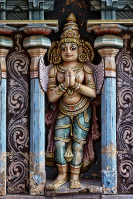 DANS UN TEMPLE DRAVIDIEN PRS DE TANJORE