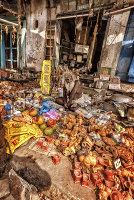 LE SADU DANS SON BAZAR