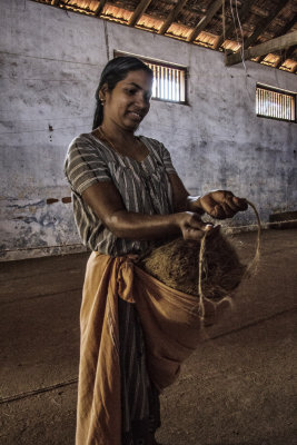 DANS UNE FABRIQUE DE TAPIS  COCHIN