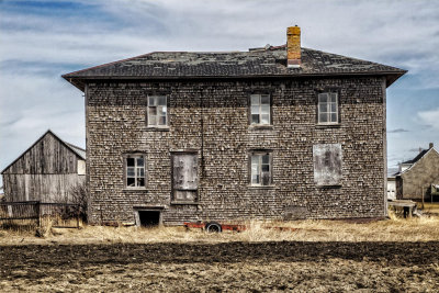 ABANDONNE  ST-DENIS-DE-LA-BOUTEILLERIE