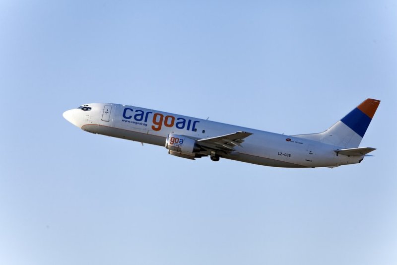 Boeing_B737-4Q8F_26306_LZ-CGS_1994_CGF_LFBO_001_.jpg