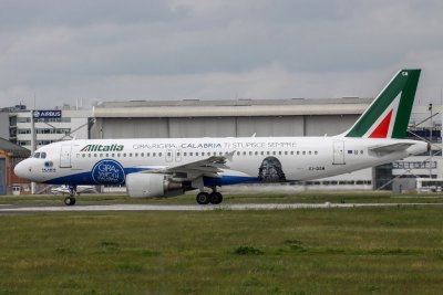 A320-216_3362_EI-DSM_AZA